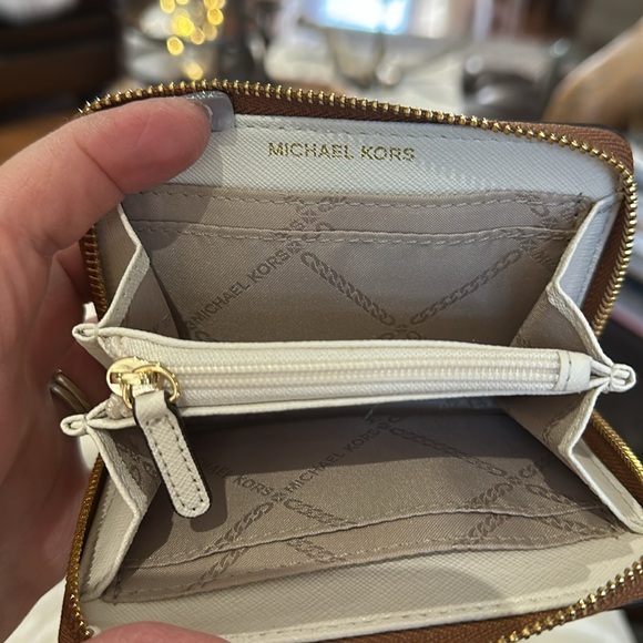 Authentic Michael Kors Women’s Small Jet Set Tri-Color Wallet, EUC - Picture 10 of 14